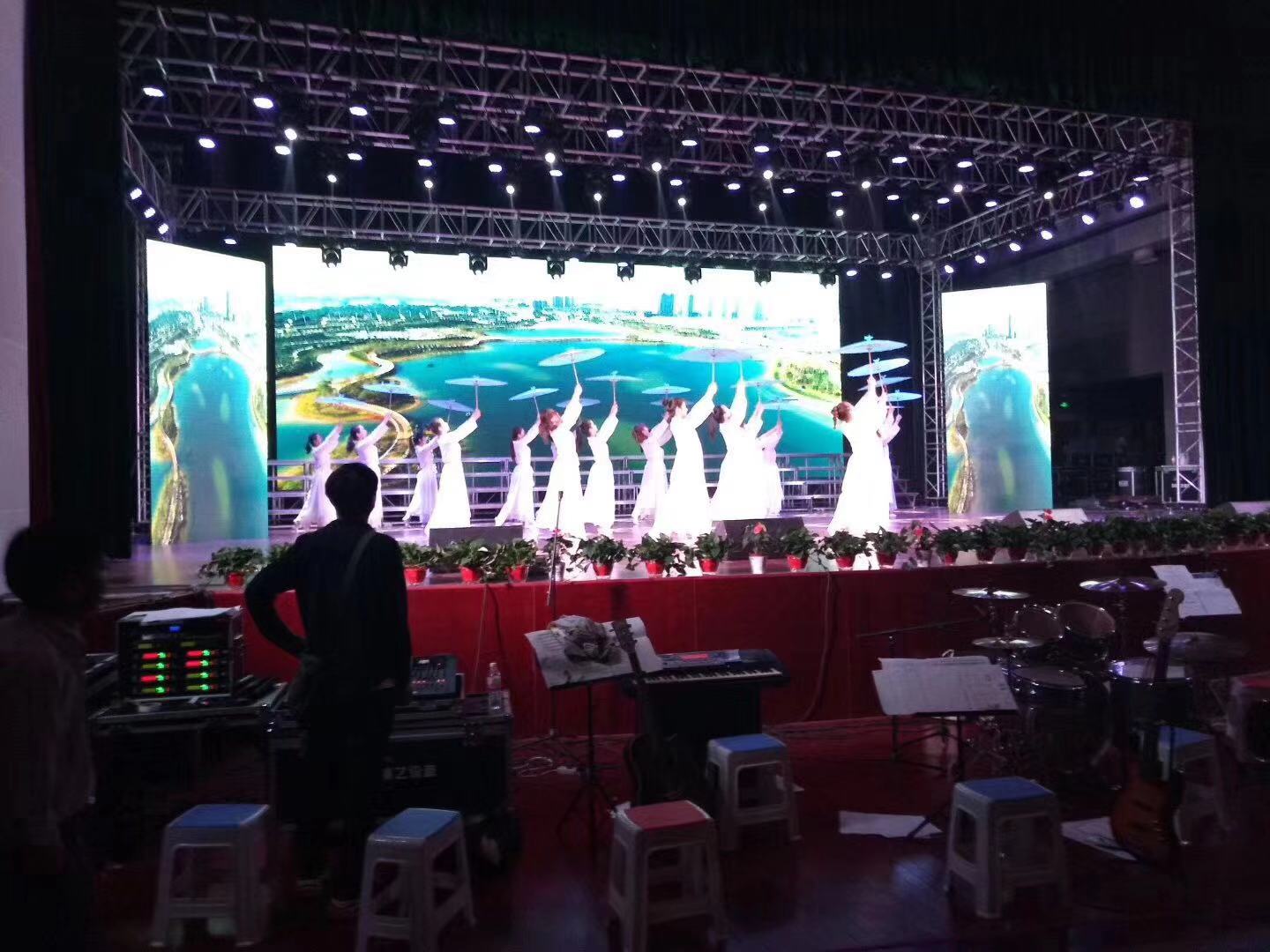 LED电子显示屏创造舞美新突破,嗨爆电音节!